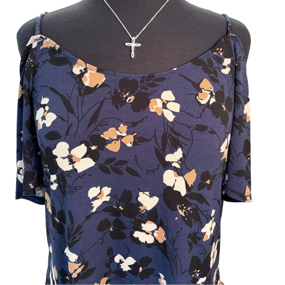 Kaileigh Navy Off Shoulder Floral Top, Women Sz S, Back Criss Cross Design - Picture 2 of 11